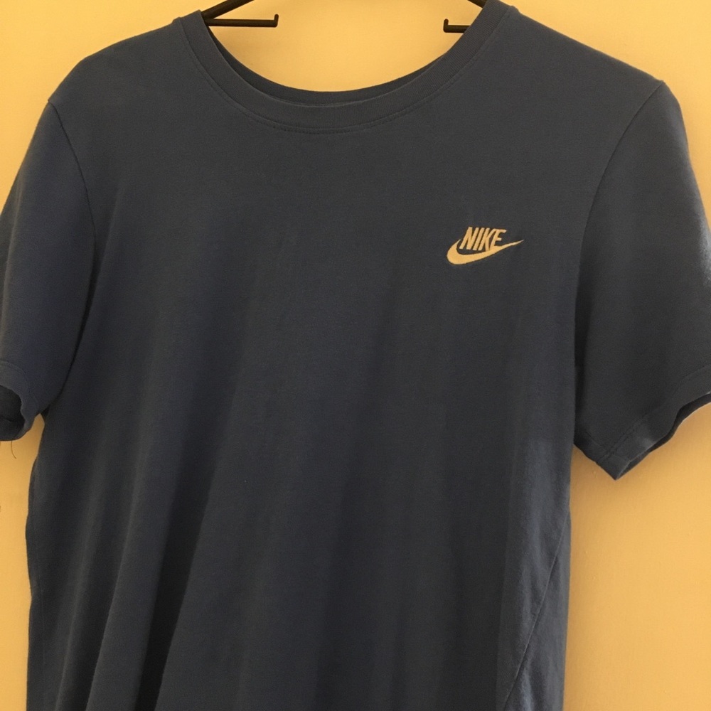 Size small nike shirt